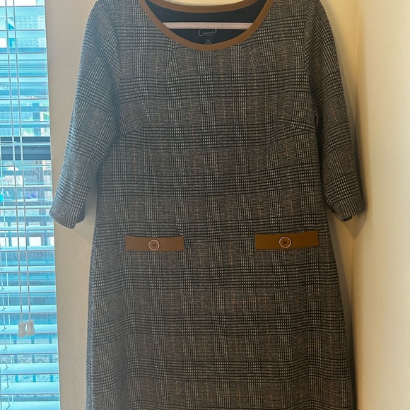 Connected tan and black plaid sheath dress - Picture 2 of 4
